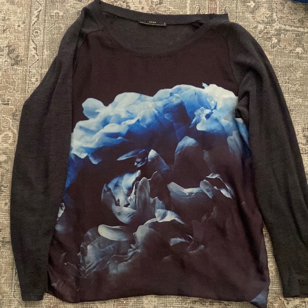 ZARA in great condition
Beautiful top